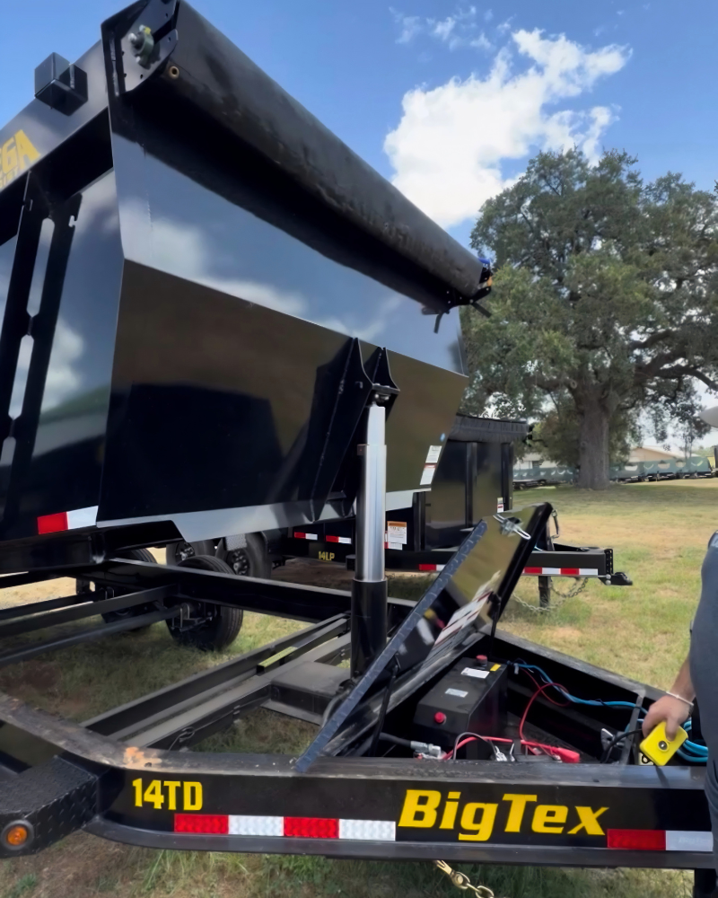 Ruiz Hauling Services, heavy duty TD14 Big Tex trailer